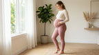 Embarazada con los leggings premamá Aiko puestos